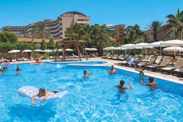 dovolenka-Turecko-Alanya-hotelovy-komplex-Alaiye-Resort-bazen-2