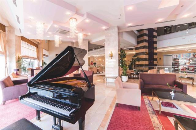 dovolenka-Turecko-Alanya-hotelovy-komplex-Alaiye-Resort-lobby.j