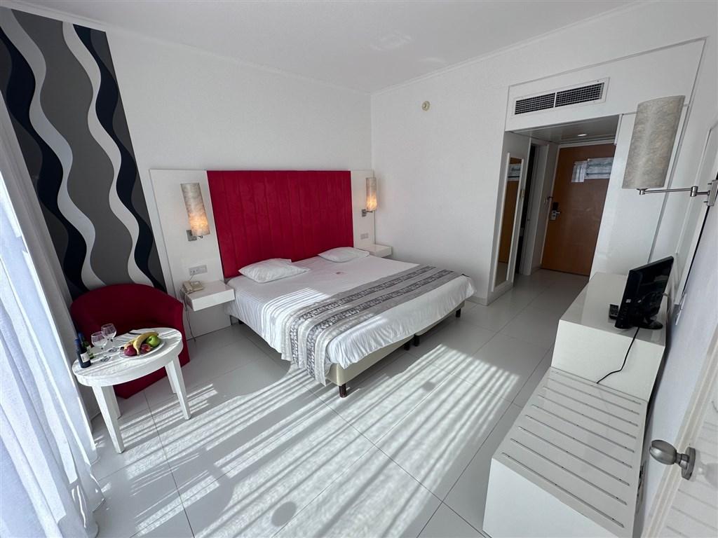 dovolenka-Cyprus-Juzny-Cyprus-Ayia-Napa-hotel-Dome-Beach-izba (