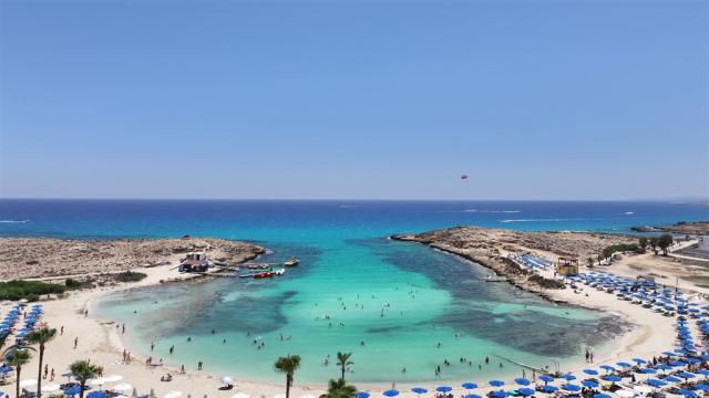 dovolenka-Cyprus-Juzny-Cyprus-Ayia-Napa-hotel-Chrysomare-Beach-