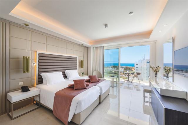 dovolenka-Cyprus-Juzny-Cyprus-Ayia-Napa-hotel-Chrysomare-Beach-