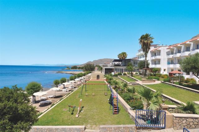 dovolenka-Grecko-Rhodos-Pefki-hotel-Ilyssion-Beach-Resort-areal