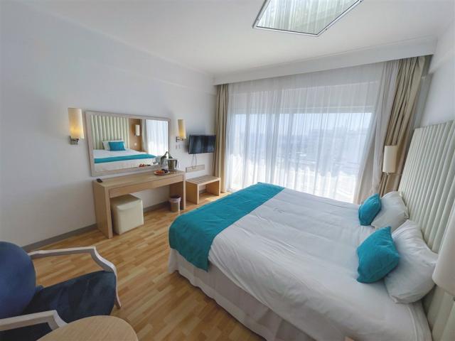 dovolenka-Cyprus-Juzny-Cyprus-Protaras-hotel-Vrissiana-Beach-iz