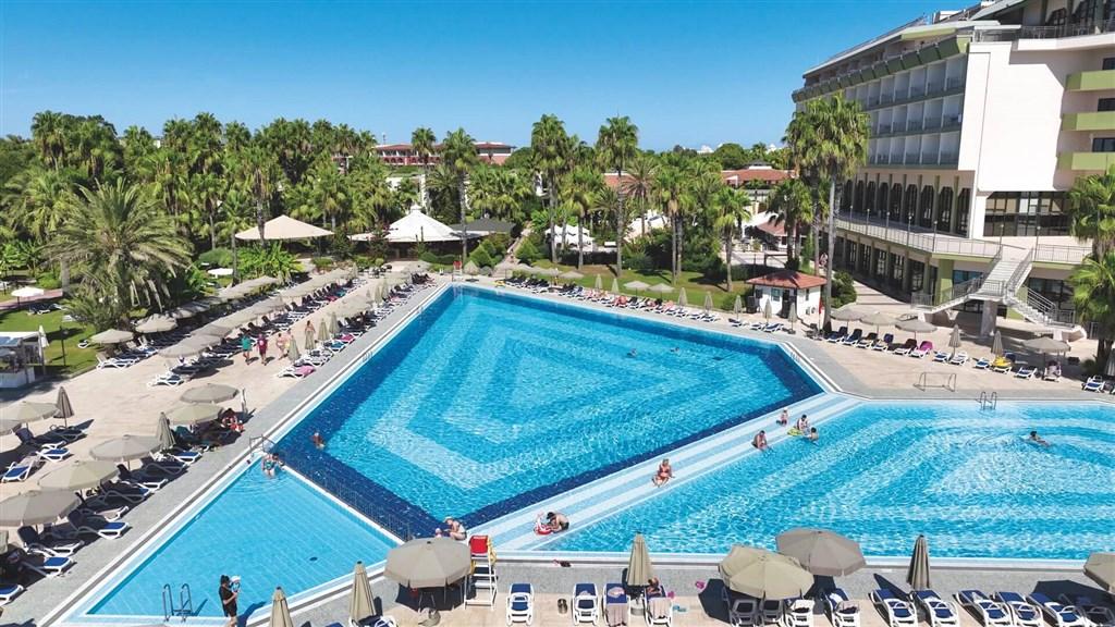 dovolenka-Turecko-Belek-hotelovy-komplex-Adora-Resort-bazen.jpg