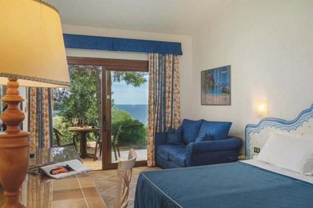 dovolenka-Taliansko-Sardinia-Cala-Gonone-hotel-Club-Esse-Palmas