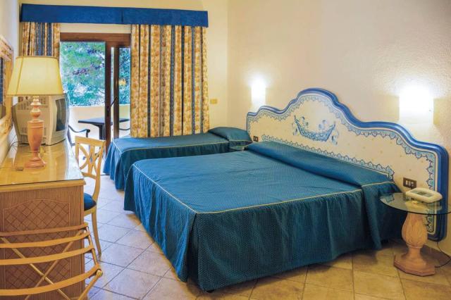 dovolenka-Taliansko-Sardinia-Cala-Gonone-hotel-Club-Esse-Palmas