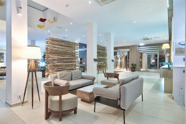 dovolenka-Malta-Mellieha-Bay-hotel-Seabank-Resort&Spa-recepcia.