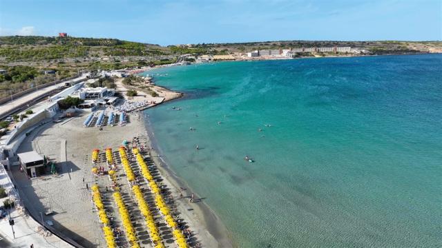 dovolenka-Malta-Mellieha-Bay-hotel-Seabank-Resort&Spa-plaz.jpg