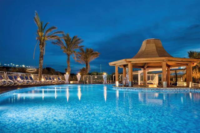 dovolenka-Malta-Mellieha-Bay-hotel-Seabank-Resort&Spa-bazen.jpg
