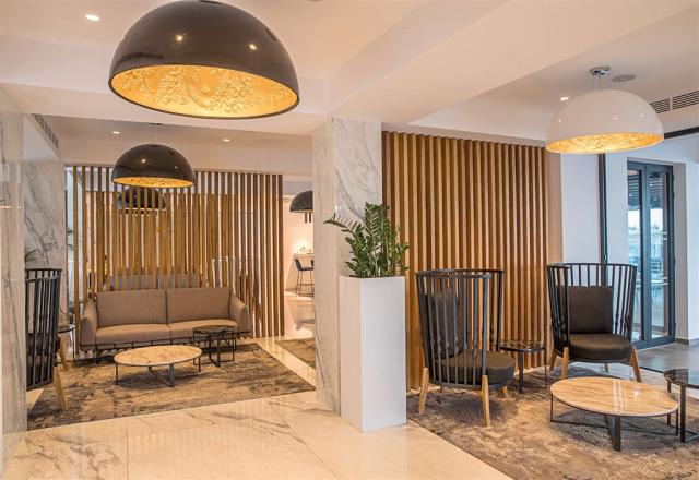 dovolenka-Cyprus-Juzny-Cyprus-Protaras-hotel-Blue-Ivy-lobby.jpg
