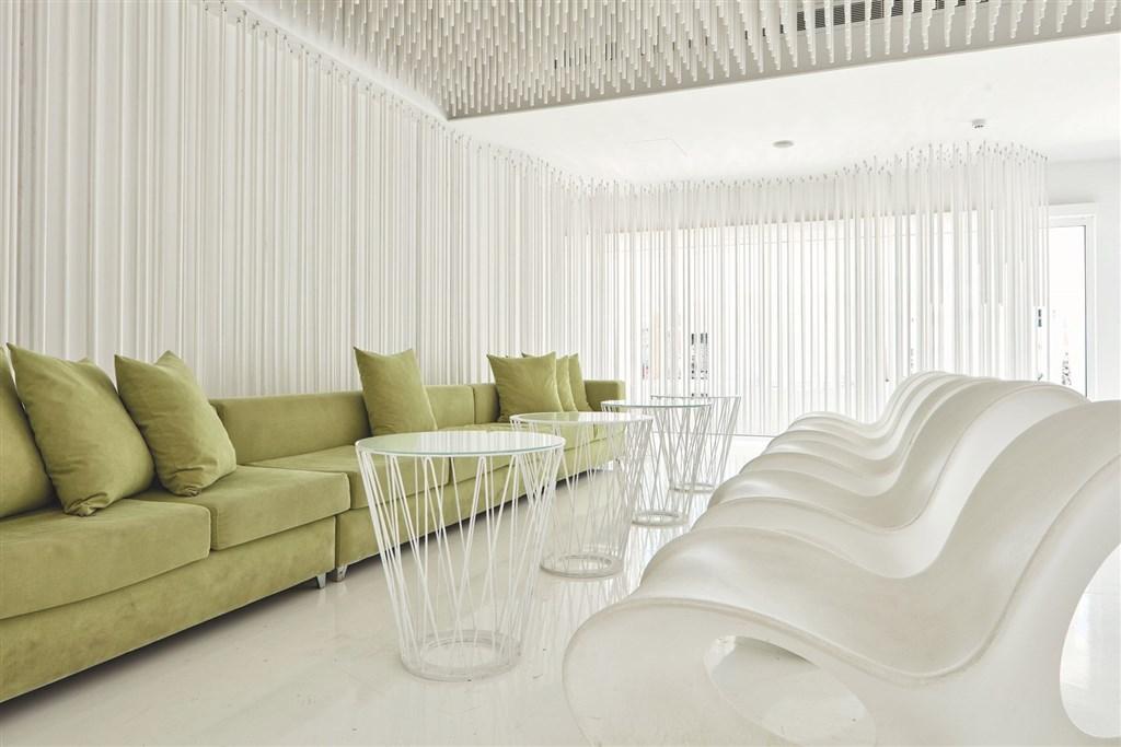 dovolenka-Cyprus-Juzny-Cyprus-Ayia-Napa-hotel-So-Nice-lobby.jpg