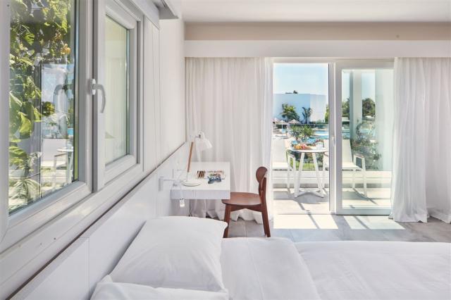 dovolenka-Cyprus-Juzny-Cyprus-Ayia-Napa-hotel-So-Nice-izba.jpg