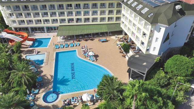 dovolenka-Turecko-Kemer-hotel-Pine-House-by-Werde-Hotels-areal-