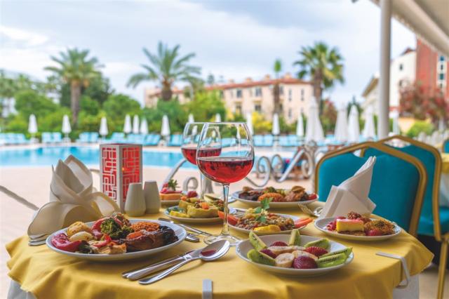 dovolenka-Turecko-Kemer-hotel-Pine-House-by-Werde-Hotels-jedlo.