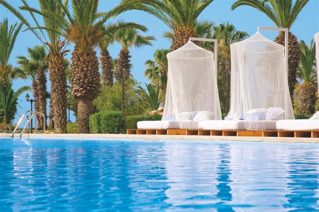 dovolenka-Cyprus-Juzny-Cyprus-Larnaka-hotel-Sandy-Beach-bazen (
