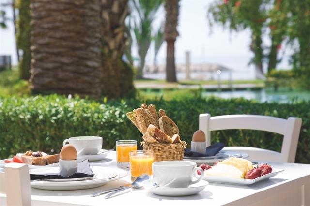 dovolenka-Cyprus-Juzny-Cyprus-Larnaka-hotel-Sandy-Beach-jedlo.j