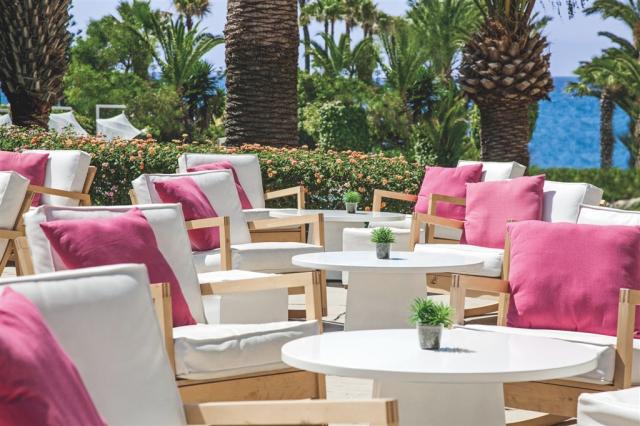 dovolenka-Cyprus-Juzny-Cyprus-Larnaka-hotel-Sandy-Beach-terasa.