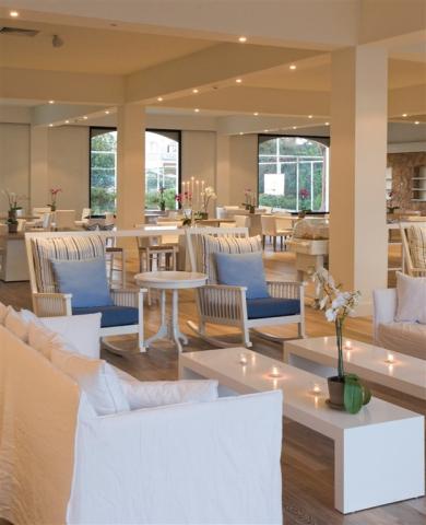 dovolenka-Cyprus-Juzny-Cyprus-Larnaka-hotel-Sandy-Beach-lobby.j