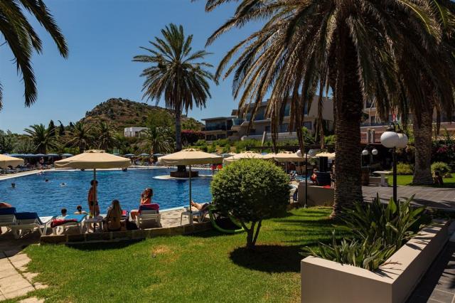 dovolenka-Grecko-Rhodos-Faliraki-Ladiko-hotel-Cathrin-areal.jpg