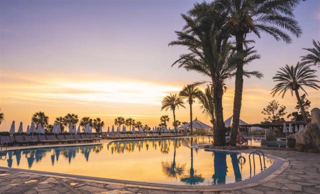 dovolenka-Cyprus-Juzny-Cyprus-Paphos-hotel-Coral-Beach-Hotel-&-