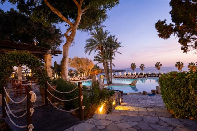 dovolenka-Cyprus-Juzny-Cyprus-Paphos-hotel-Coral-Beach-Hotel-&-