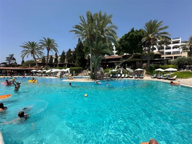 dovolenka-Cyprus-Juzny-Cyprus-Paphos-hotel-Coral-Beach-Hotel-&-
