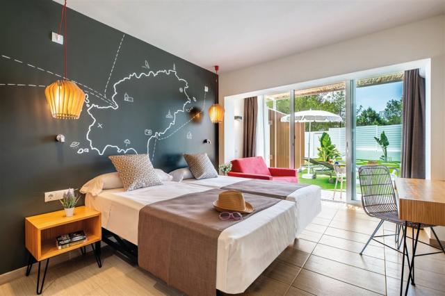 dovolenka-Spanielsko-Ibiza-Cala-Tarida-hotel-VIBRA-Cala-Tarida-