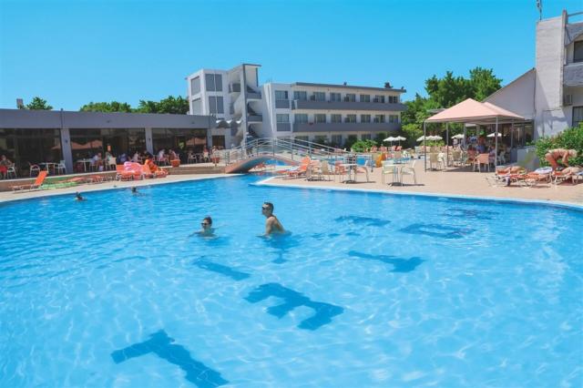 dovolenka-Grecko-Rhodos-Faliraki-hotel-Evi-bazen-1.jpg