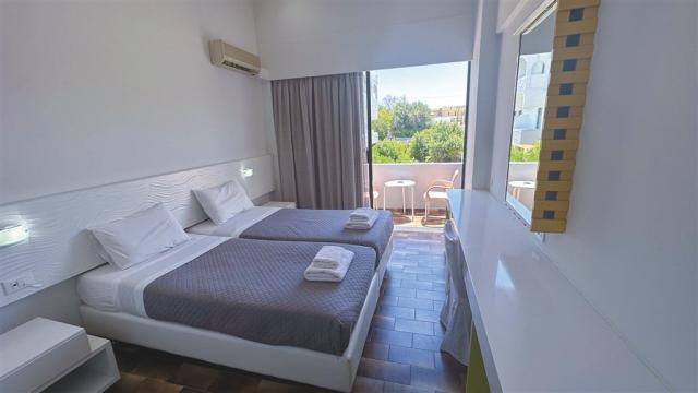 dovolenka-Grecko-Rhodos-Faliraki-hotel-Evi-izba.jpg