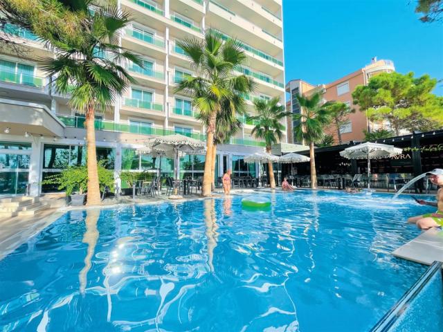 dovolenka-Albansko-Durres-hotel-Albanian-Star-bazen.JPG