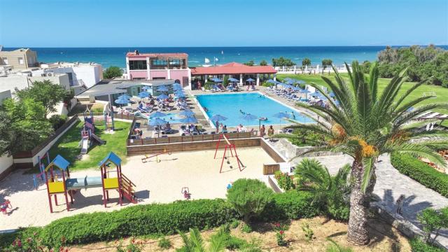 dovolenka-Kreta-Ammoudara-hotel-Dessole-Dolphin-Bay-areal.jpg