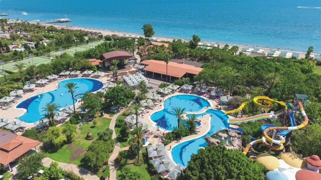 dovolenka-Turecko-Belek-hotelovy-komplex-Belconti-Resort-areal.
