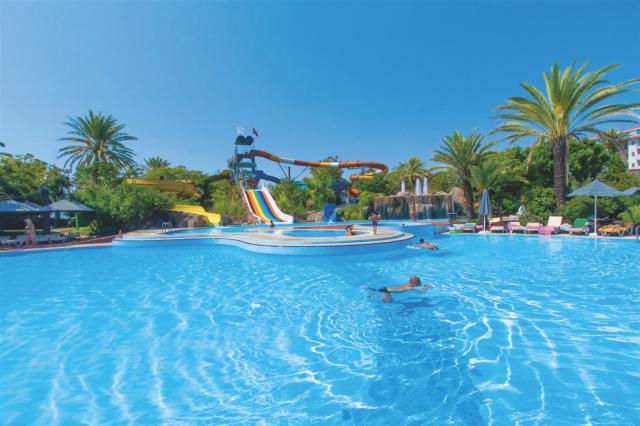 dovolenka-Turecko-Belek-hotelovy-komplex-Belconti-Resort-bazen-