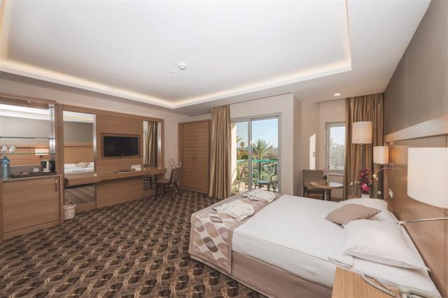 dovolenka-Turecko-Belek-hotelovy-komplex-Belconti-Resort-izba.j
