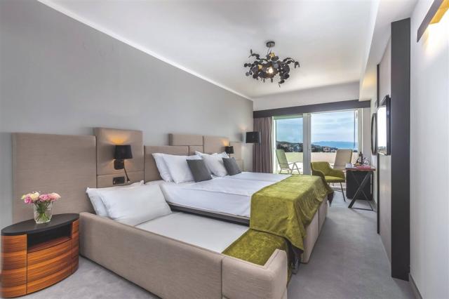dovolenka-Chorvatsko-Crikvenica-hotel-Omorika-izba balkon-orien