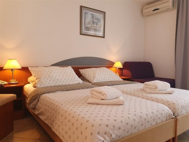 Hotel BRZET s výletom lodičkou v cene, Chorvátsko - Stredná Dal