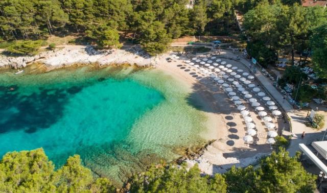 Family Hotel VESPERA, Mali Lošinj - pláž