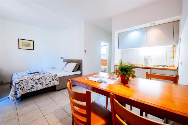 APT. 4(+0)