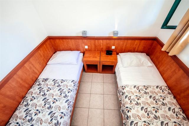 APT. 4(+0)