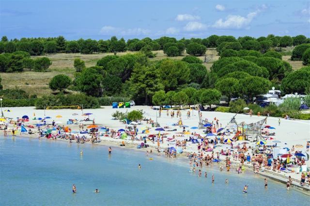 ApartmányZATON HOLIDAY RESORT 3*, Zaton - pláž
