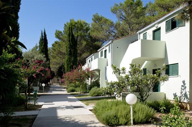 Apartmány ZATON HOLIDAY RESORT 3*, Zaton