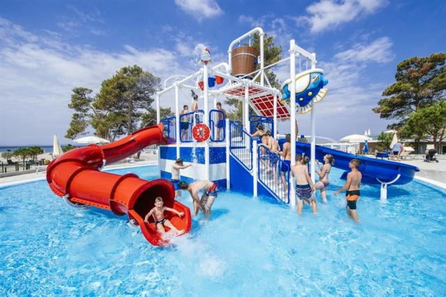 Apartmány ZATON HOLIDAY RESORT 3*, Zaton