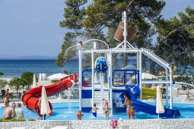 Apartmány ZATON HOLIDAY RESORT 4*, Zaton