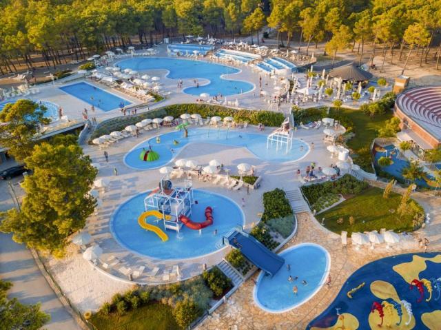 Apartmány ZATON HOLIDAY RESORT 4*, Zaton