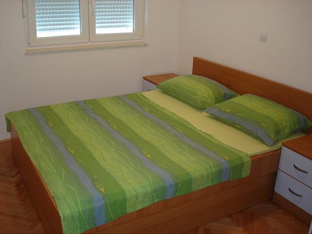 APT. 4(+3)