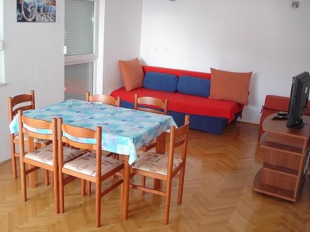 APT. 4(+3)