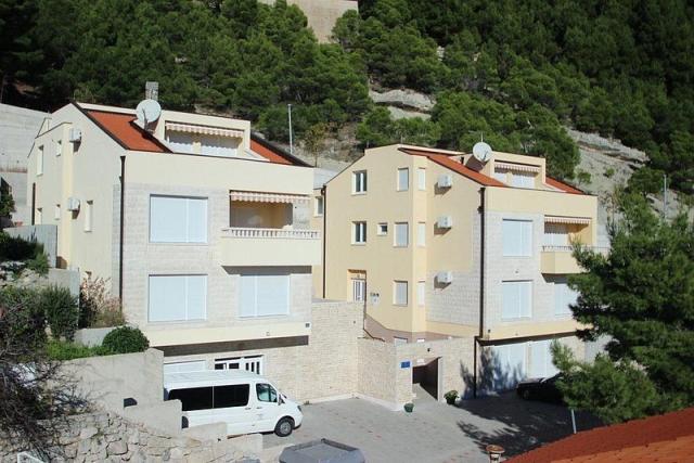 Apartmány ASTRA a PINIJA, Brela