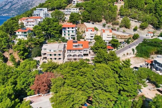 Apartmány ASTRA a PINIJA, Brela