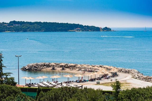 Hotel AMINESS MAESTRAL, Novigrad - pláž