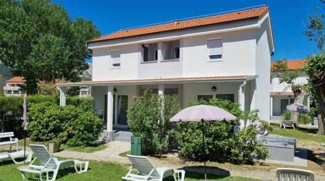 Vily CORINTHIA, Baška